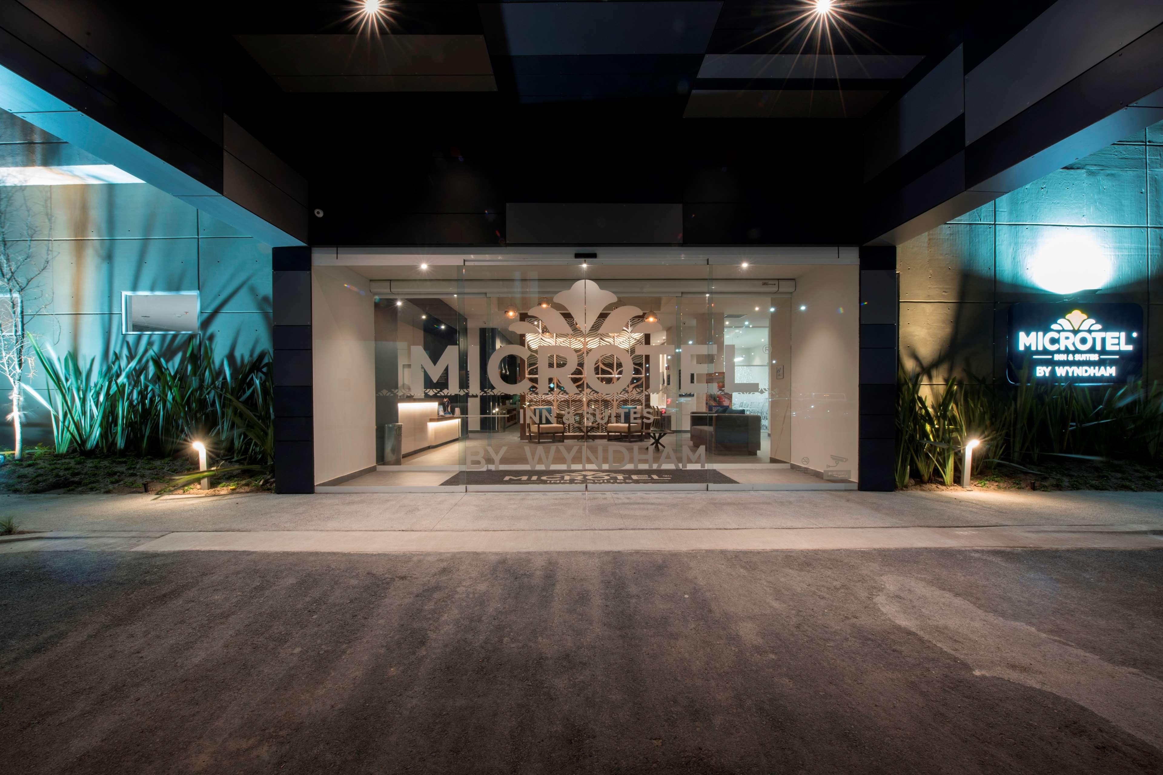 Microtel Inn & Suites By Wyndham San Luis Potosi Exterior photo