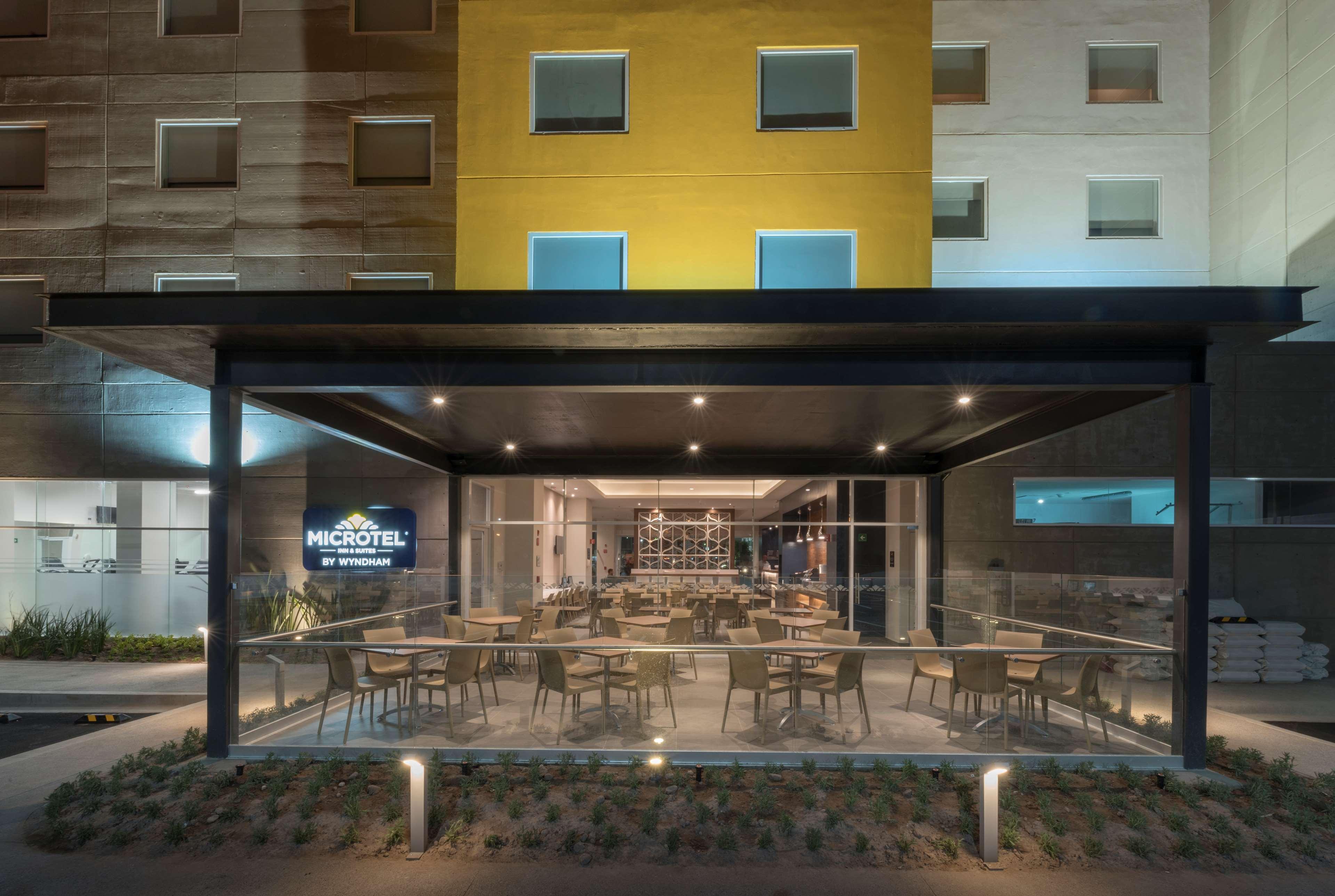 Microtel Inn & Suites By Wyndham San Luis Potosi Exterior photo